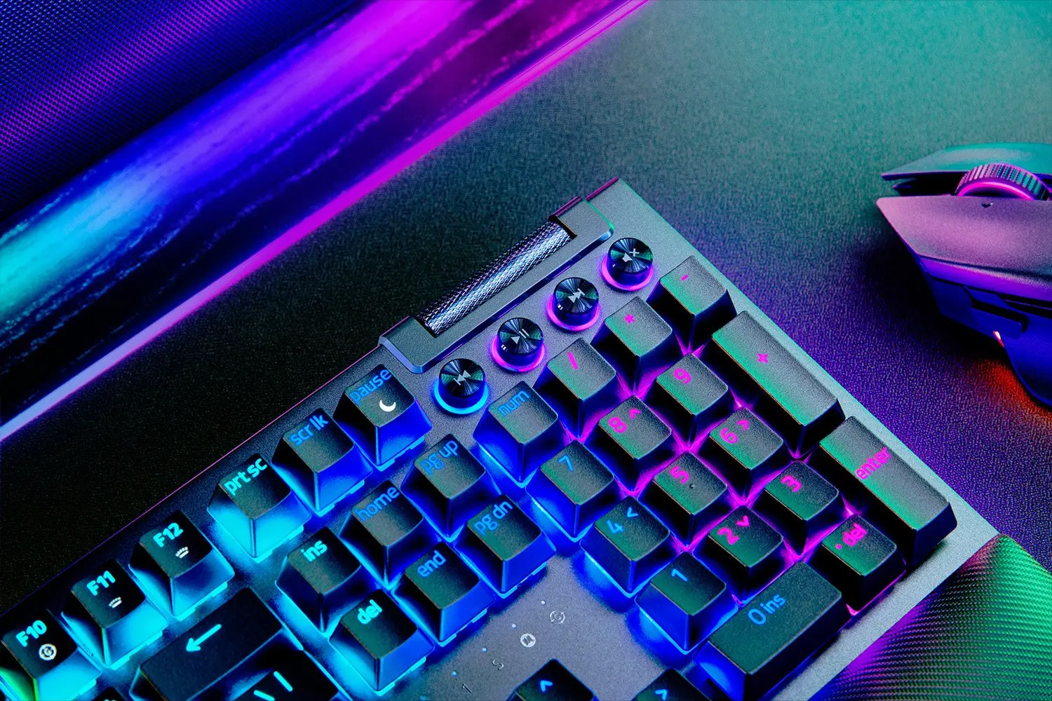 Razer BlackWidow V4 Pro, (RGB) Keyboard Black